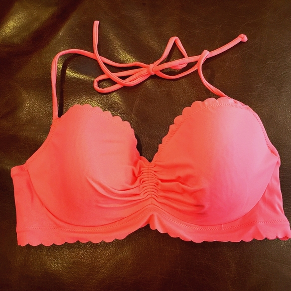 Victoria's Secret 34c underwire swim top - Picture 1 of 5